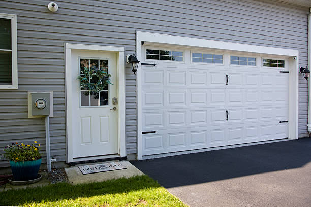 24/7 Emergency Garage Door Panel Replacement experts in Greentown, OH